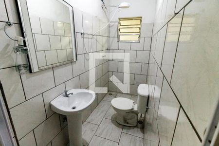 Banheiro de casa para alugar com 1 quarto, 48m² em Jardim Pazini, Taboão da Serra