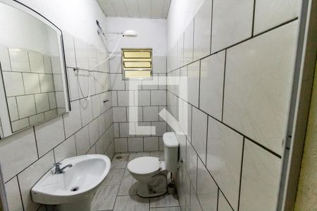 Banheiro de casa para alugar com 1 quarto, 48m² em Jardim Pazini, Taboão da Serra