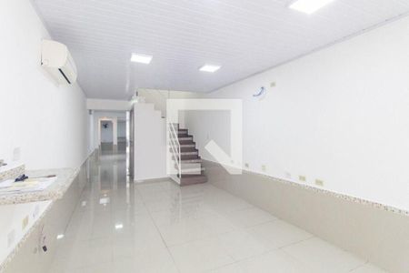 Casa à venda com 3 quartos, 180m² em Jardim Aeroporto, São Paulo