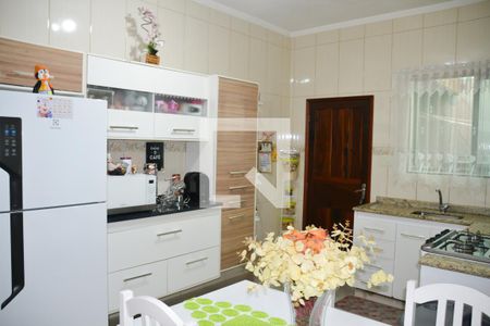 Casa à venda com 119m², 2 quartos e 2 vagas Casa à venda com 119m², 2 quartos e 2 vagasCozinha