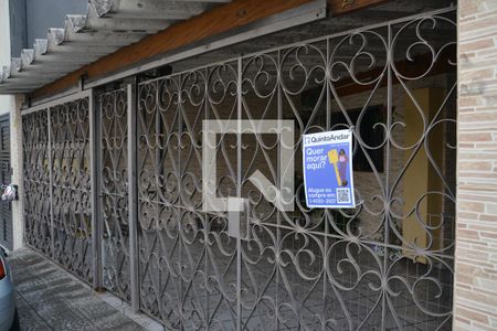 Casa à venda com 119m², 2 quartos e 2 vagas Casa à venda com 119m², 2 quartos e 2 vagasFachada