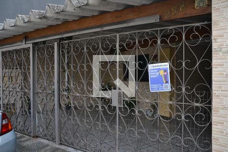 Casa à venda com 119m², 2 quartos e 2 vagas Casa à venda com 119m², 2 quartos e 2 vagasFachada