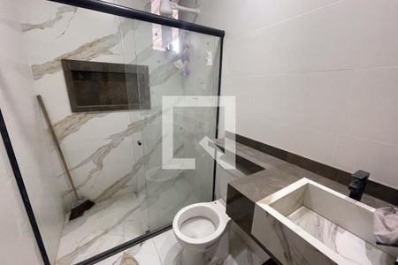 Banheiro de casa para alugar com 1 quarto, 60m² em Jardim Vinte E Cinco de Agosto, Duque de Caxias