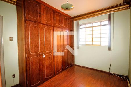 Quarto de casa à venda com 4 quartos, 299m² em Santa Tereza, Belo Horizonte