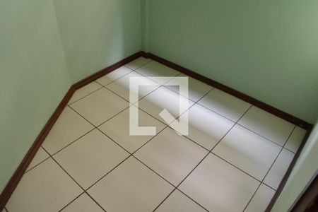 Quarto 1 de apartamento para alugar com 2 quartos, 50m² em Cristo Rei, Curitiba