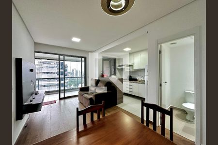 Sala de apartamento para alugar com 1 quarto, 53m² em Santo Amaro, São Paulo