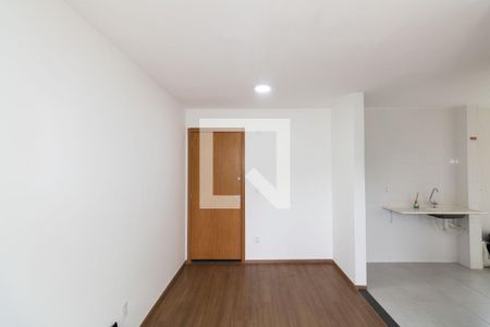 Sala de apartamento para alugar com 2 quartos, 45m² em Inhoaíba, Rio de Janeiro