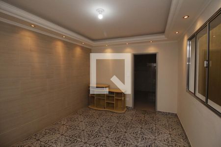 Sala de TV de casa de condomínio para alugar com 1 quarto, 88m² em Vila Antonina, São Paulo