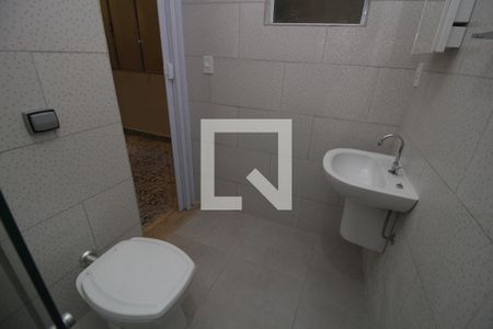 Banheiro de casa de condomínio para alugar com 1 quarto, 88m² em Vila Antonina, São Paulo