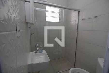 Banheiro de casa de condomínio para alugar com 1 quarto, 39m² em Vila Antonina, São Paulo