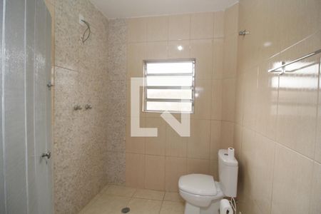 Banheiro de casa de condomínio para alugar com 1 quarto, 67m² em Vila Antonina, São Paulo