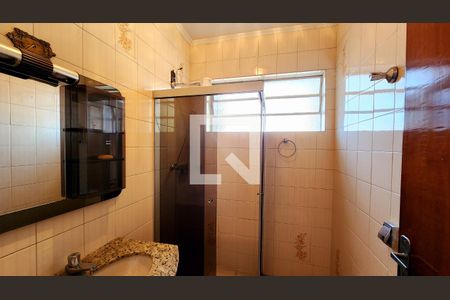 Banheiro de casa à venda com 2 quartos, 120m² em Anhangabaú, Jundiaí