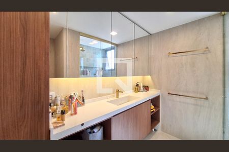 Apartamento à venda com 115m², 2 quartos e 2 vagas Apartamento à venda com 115m², 2 quartos e 2 vagasBanheiro da Suíte 2