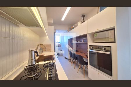 Apartamento à venda com 115m², 2 quartos e 2 vagas Apartamento à venda com 115m², 2 quartos e 2 vagasCozinha e Área de Serviço