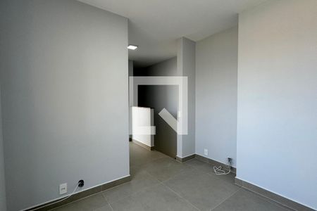 Sala de TV de apartamento à venda com 2 quartos, 118m² em Vila Barros, Barueri