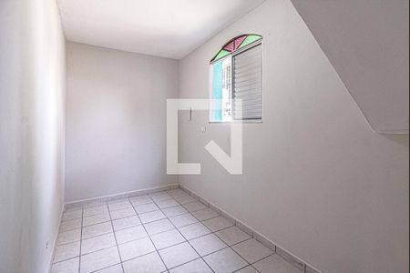 Quarto 2 de casa para alugar com 2 quartos, 60m² em Vila Liviero, São Paulo