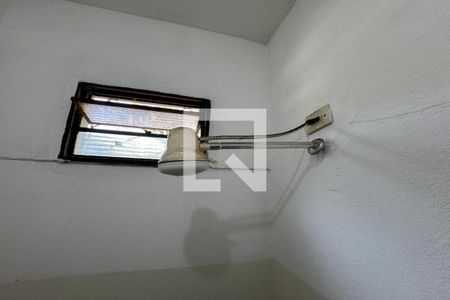 Banheiro de casa para alugar com 1 quarto, 28m² em Parque Residencial Cidade Universitaria, Ribeirão Preto