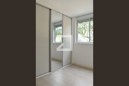 Quarto 1 de apartamento para alugar com 2 quartos, 63m² em Bacacheri, Curitiba