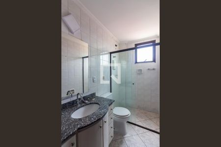 Banheiro  de apartamento à venda com 2 quartos, 60m² em Quitaúna, Osasco