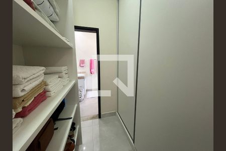 Suíte 1 Closet de casa de condomínio para alugar com 3 quartos, 250m² em Parque Olívio Franceschini, Hortolândia