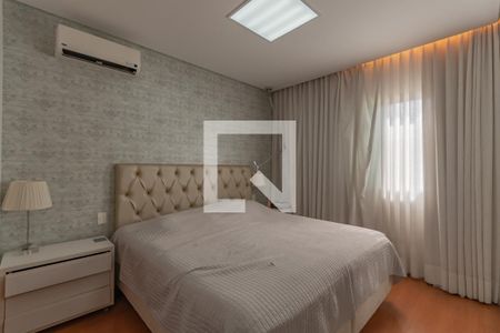 Casa de condomínio à venda com 150m², 4 quartos e 4 vagas Casa de condomínio à venda com 150m², 4 quartos e 4 vagasSuíte