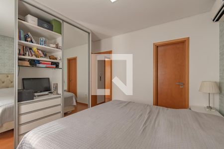 Casa de condomínio à venda com 150m², 4 quartos e 4 vagas Casa de condomínio à venda com 150m², 4 quartos e 4 vagasSuíte