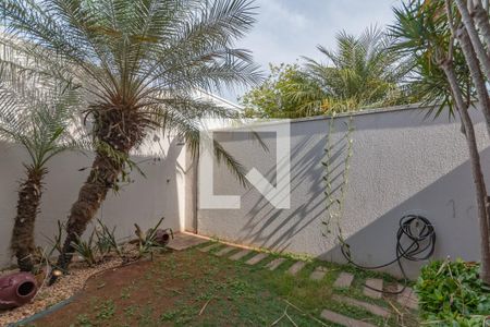 Casa de condomínio à venda com 150m², 4 quartos e 4 vagas Casa de condomínio à venda com 150m², 4 quartos e 4 vagasJardim