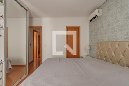 Casa de condomínio à venda com 150m², 4 quartos e 4 vagas Casa de condomínio à venda com 150m², 4 quartos e 4 vagasSuíte