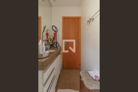 Casa de condomínio à venda com 150m², 4 quartos e 4 vagas Casa de condomínio à venda com 150m², 4 quartos e 4 vagasBanheiro Suíte