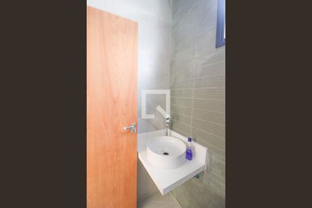 Casa à venda com 168m², 3 quartos e 2 vagas Casa à venda com 168m², 3 quartos e 2 vagasBanheiro