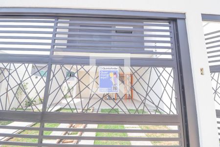 Casa à venda com 168m², 3 quartos e 2 vagas Casa à venda com 168m², 3 quartos e 2 vagasFachada