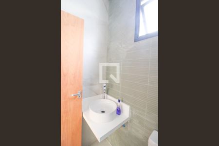 Casa à venda com 168m², 3 quartos e 2 vagas Casa à venda com 168m², 3 quartos e 2 vagasBanheiro