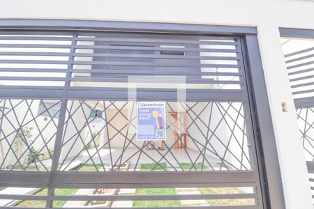 Casa à venda com 168m², 3 quartos e 2 vagas Casa à venda com 168m², 3 quartos e 2 vagasFachada