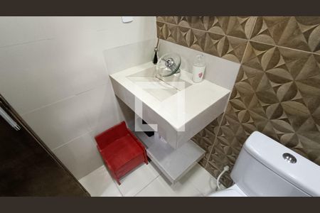 Banheiro da Suíte de casa para alugar com 3 quartos, 130m² em Jardim Portal do Itavuvu, Sorocaba