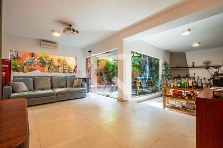 Sala de casa à venda com 3 quartos, 218m² em Jardim Paulistano, São Paulo