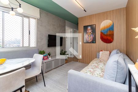 Sala de apartamento à venda com 3 quartos, 63m² em Vila Carmosina, São Paulo