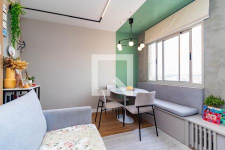 Sala de apartamento à venda com 3 quartos, 63m² em Vila Carmosina, São Paulo