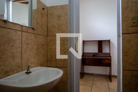 Banheiro de kitnet/studio para alugar com 1 quarto, 50m² em Renascença, Belo Horizonte