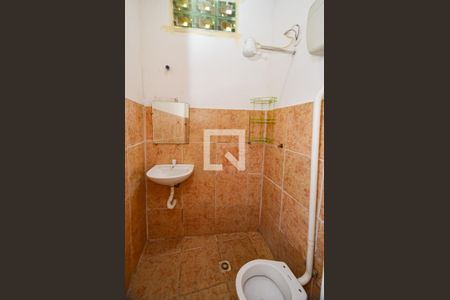 Banheiro de kitnet/studio para alugar com 1 quarto, 50m² em Renascença, Belo Horizonte