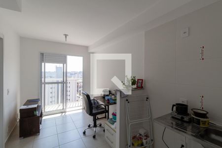 Sala e Cozinha de apartamento para alugar com 1 quarto, 24m² em Vila Ré, São Paulo