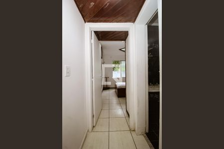 Corredor de apartamento para alugar com 1 quarto, 30m² em Medianeira, Porto Alegre