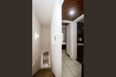 Corredor de apartamento para alugar com 1 quarto, 30m² em Medianeira, Porto Alegre