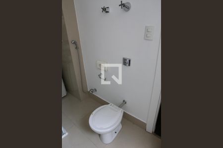 Apartamento à venda com 141m², 3 quartos e 1 vaga Apartamento à venda com 141m², 3 quartos e 1 vagaBanheiro da Suíte