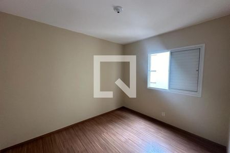 Dormitório 01 de apartamento para alugar com 2 quartos, 50m² em Jardim Heitor Rigon, Ribeirão Preto