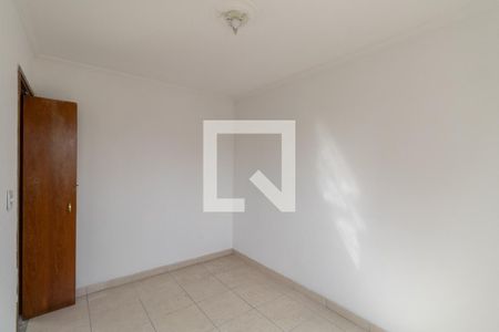 Quarto 1 de apartamento para alugar com 2 quartos, 43m² em Vila Carmosina, São Paulo