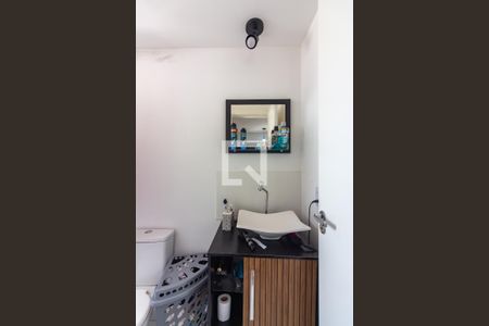 Banheiro de apartamento à venda com 2 quartos, 56m² em Padroeira, Osasco