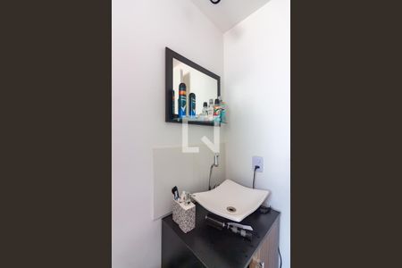 Banheiro de apartamento à venda com 2 quartos, 56m² em Padroeira, Osasco