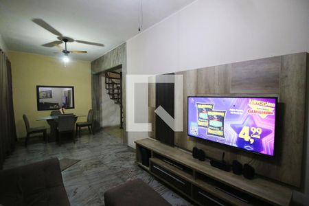 Sala de casa para alugar com 3 quartos, 250m² em Ramos, Rio de Janeiro