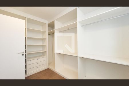 Closet da Suíte master de apartamento para alugar com 5 quartos, 400m² em Cambuí, Campinas