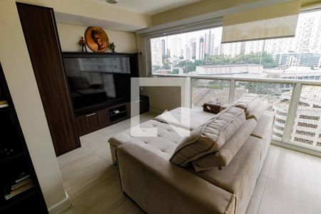 Sala de TV de apartamento à venda com 2 quartos, 75m² em Vila Andrade, São Paulo